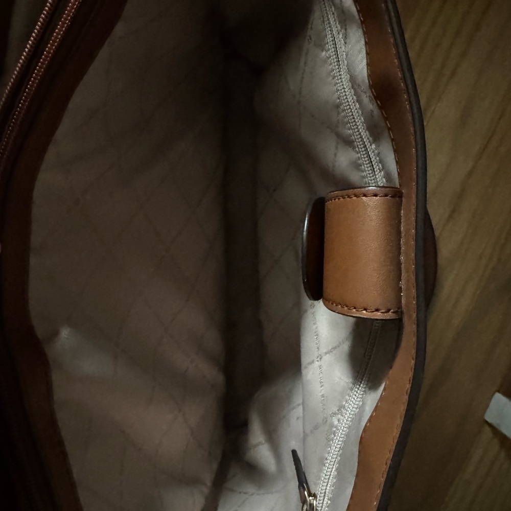Michael Kors White Logo Tote with Brown Trim and Matching Wallet Set - Picture 10 of 13